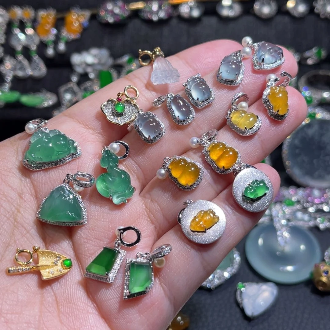 翡翠吊坠(不含链)18K金镶嵌