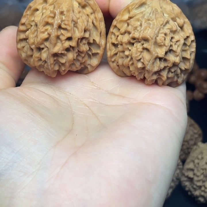 香***8文玩核桃吊坠天使之翼80