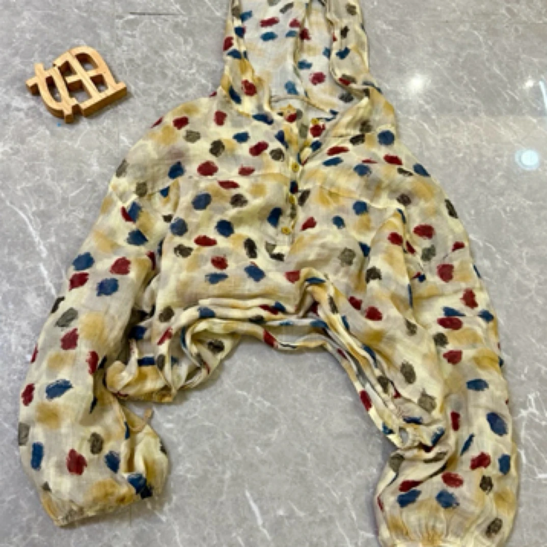 妞妞 新款苎麻长袖连帽纽扣防晒套头印花拼接小衫