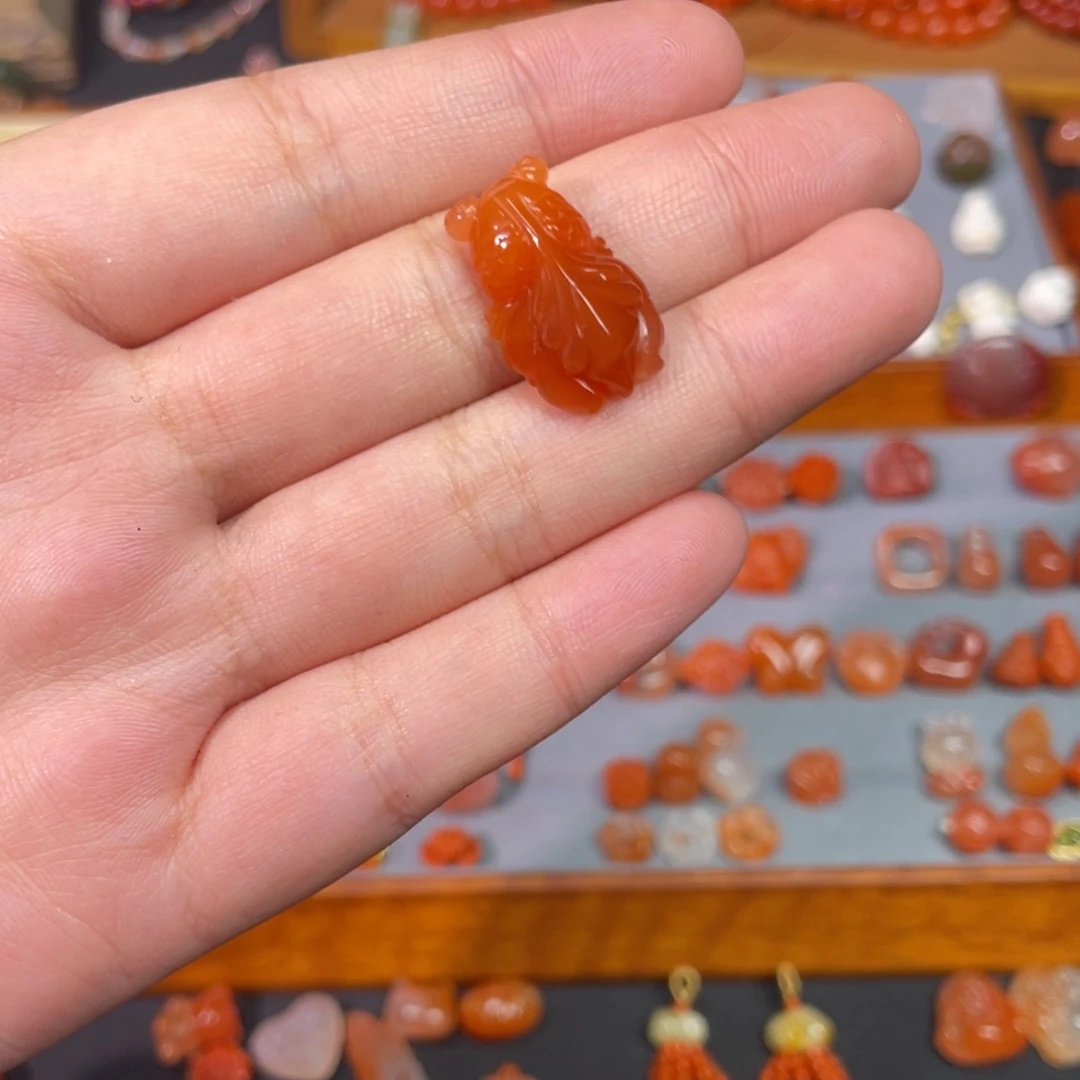 南红玛瑙未镶嵌满红金鱼