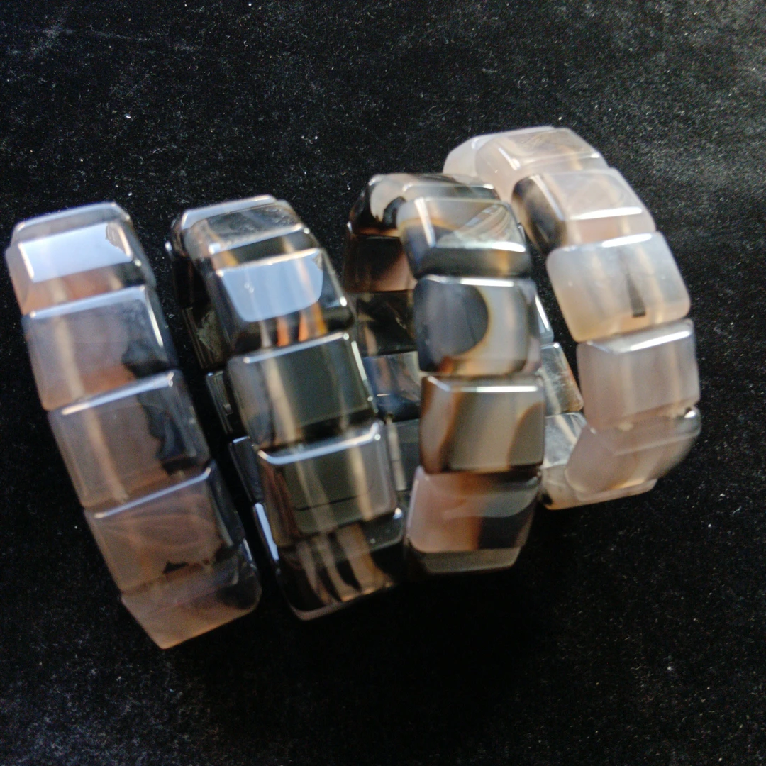 天然玛瑙手牌，品质不错，随机发货