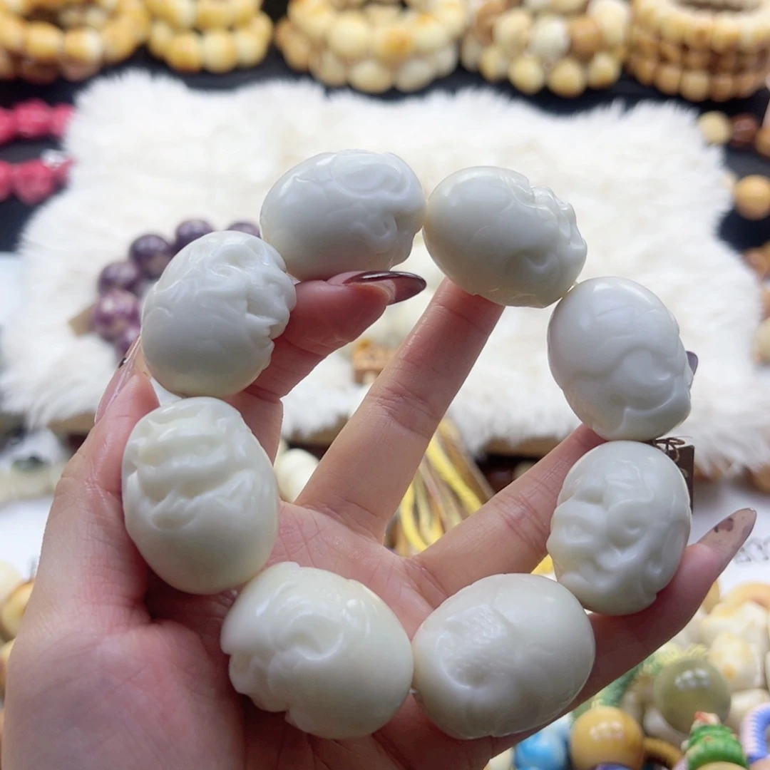 吊坠白玉菩提34卡恐龙蛋瑕