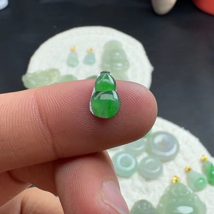 翡翠未镶嵌耳饰26