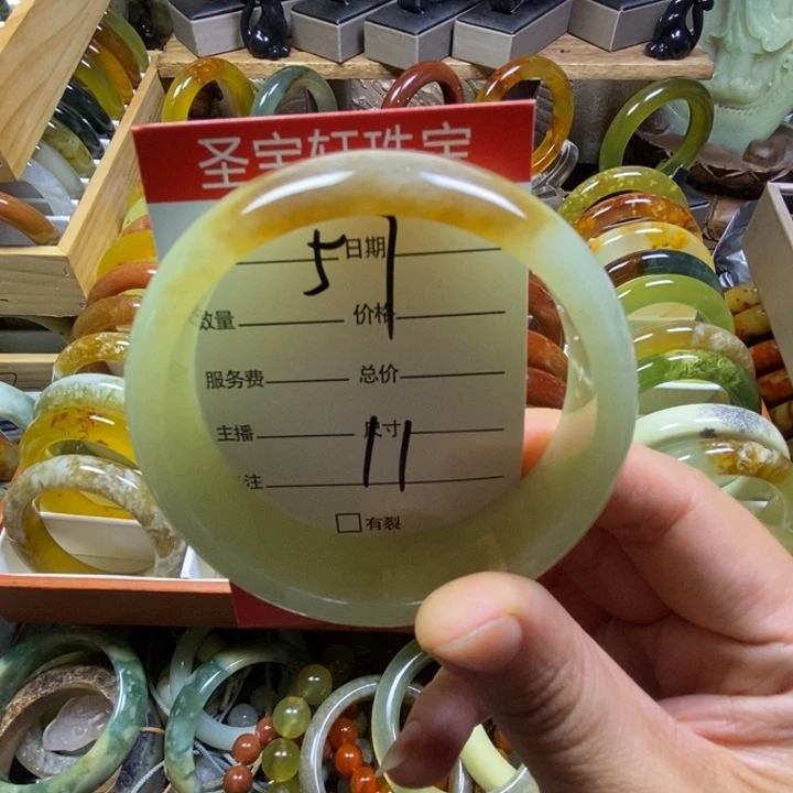冰***洁蛇纹石玉未镶嵌手镯