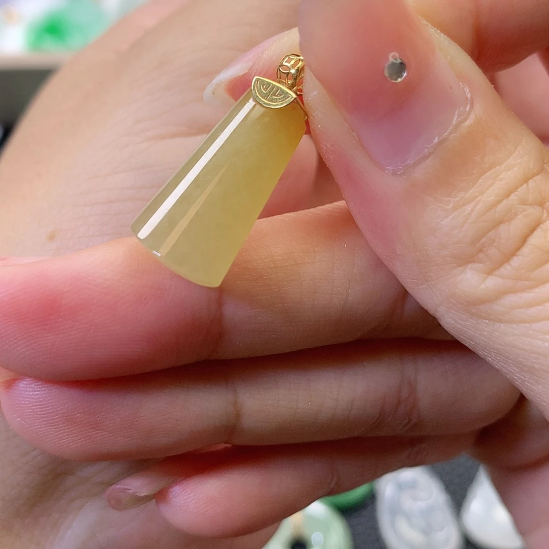 【闪购商品】翡翠18K金镶嵌吊坠(赠链)