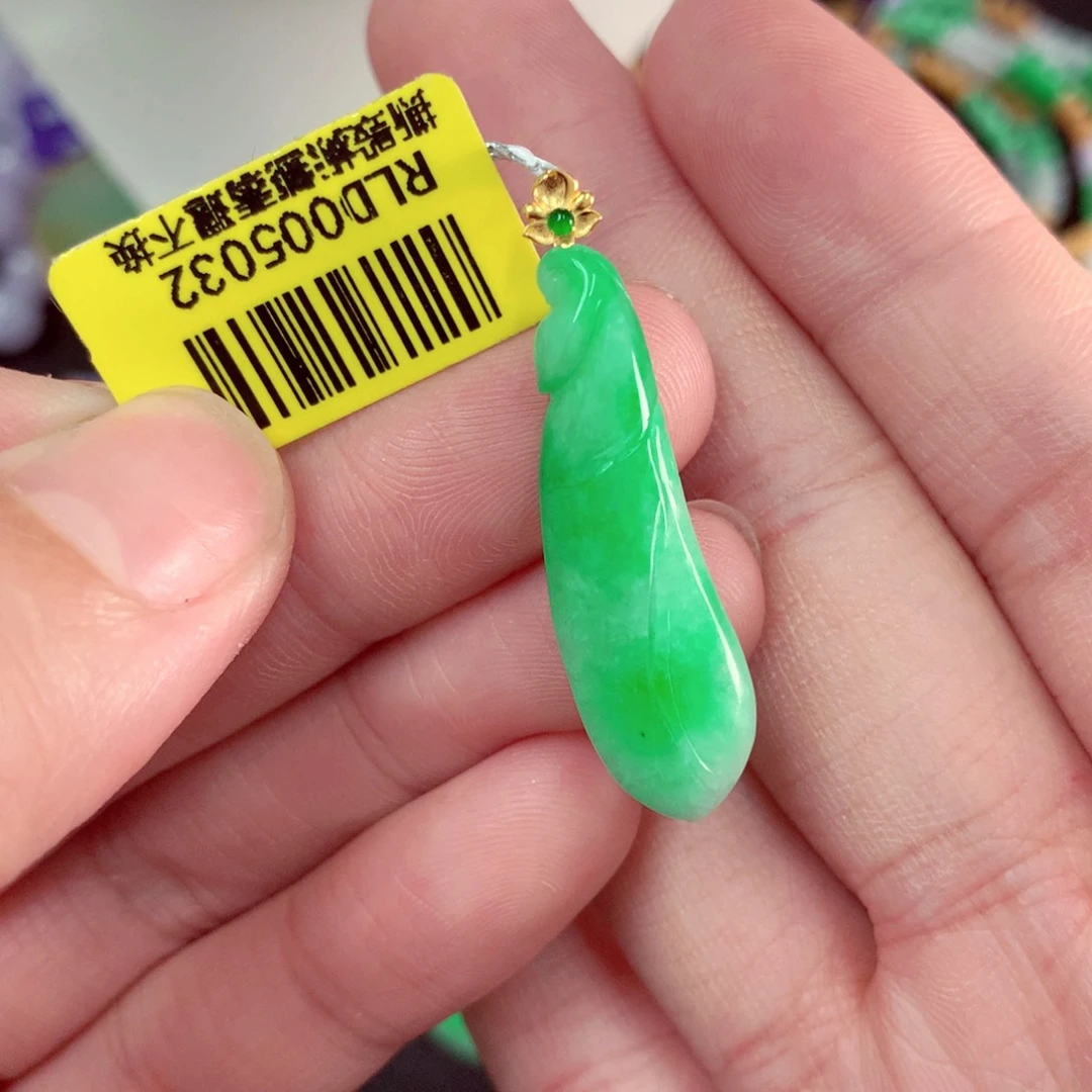 颈饰18K金镶嵌翡翠