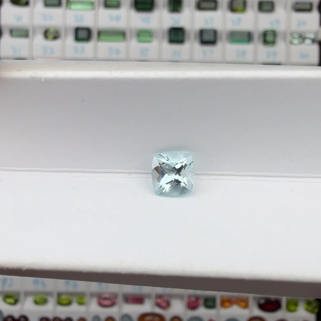 海蓝宝石裸石天然0.89克拉