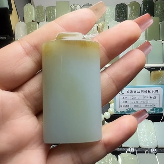 颈饰未镶嵌和田玉泰*