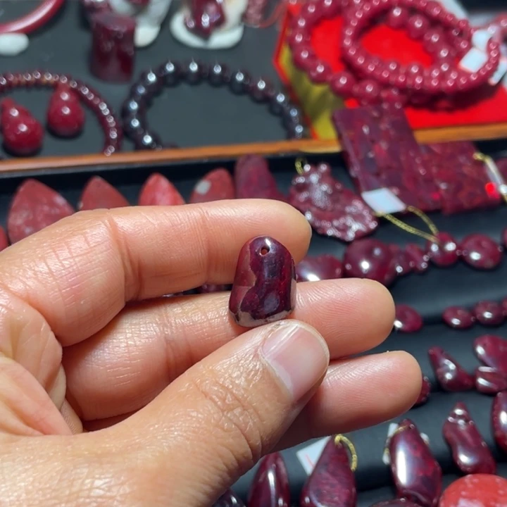 天然辰砂原矿随形吊坠5.9克