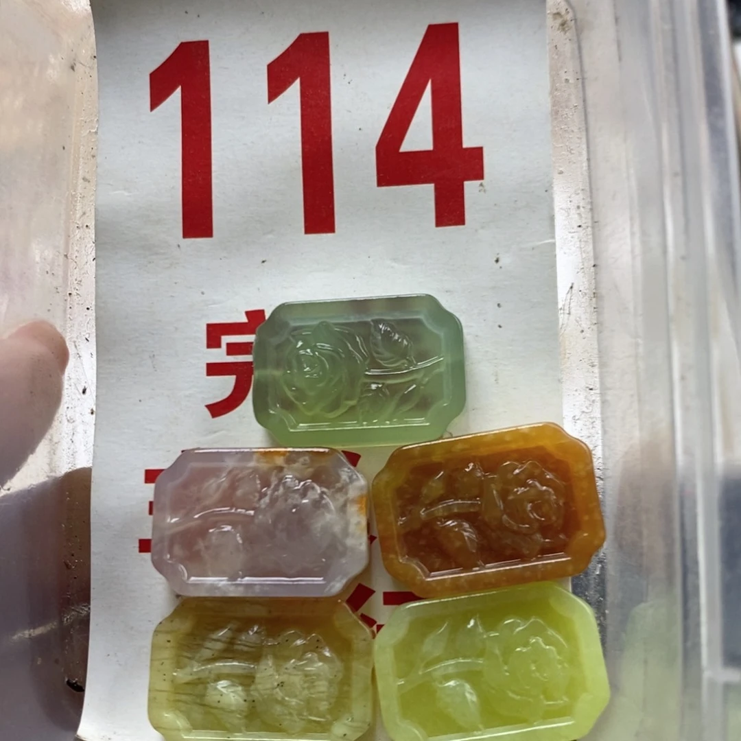 蛇纹石玉未镶嵌挂坠