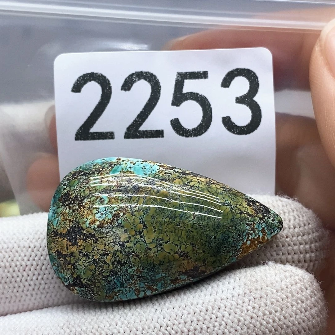 未镶嵌绿松石颈饰