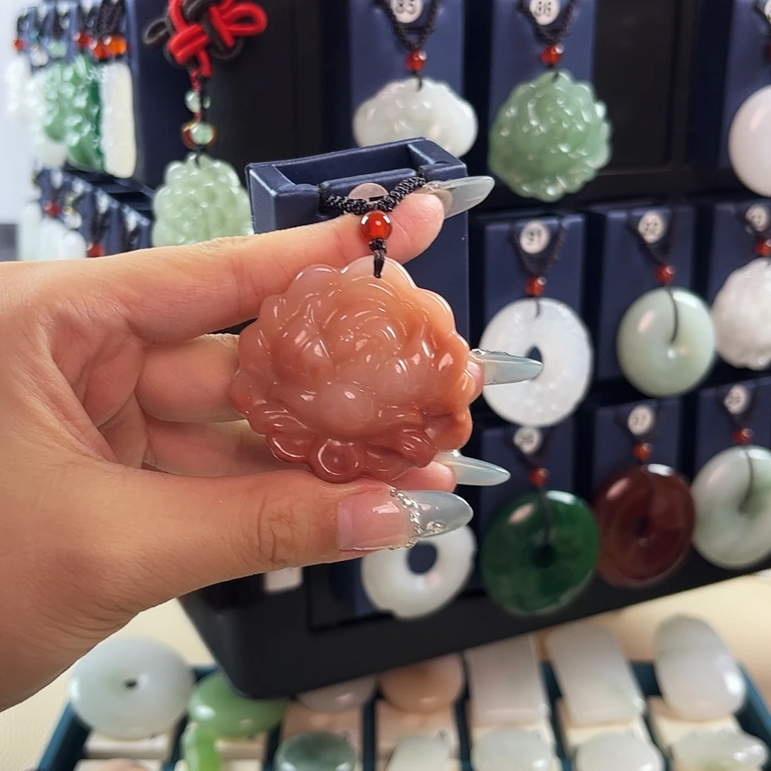 颈饰未镶嵌石英质玉