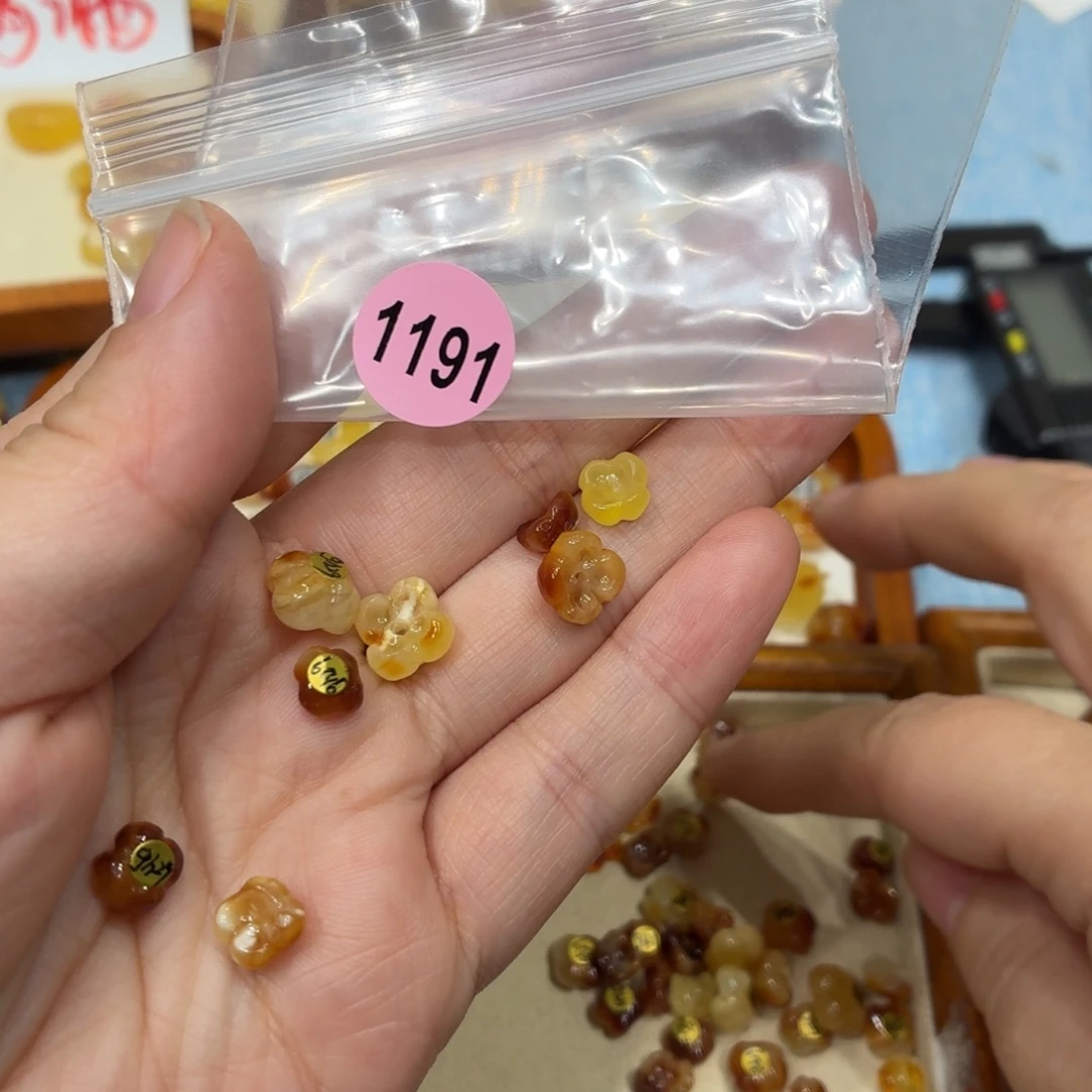 琥珀未镶嵌珠宝奇石