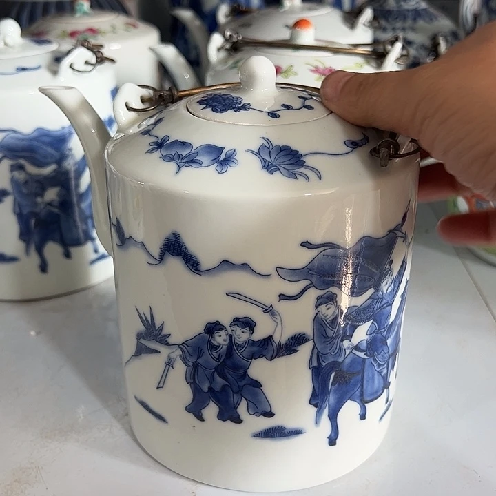 景德镇美术学院副教授兼美术