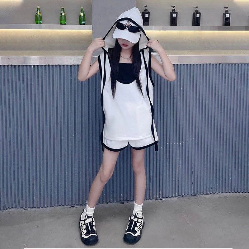 女童夏季休闲运动套装2025新款儿童女连帽背心短裤两件套大童时髦