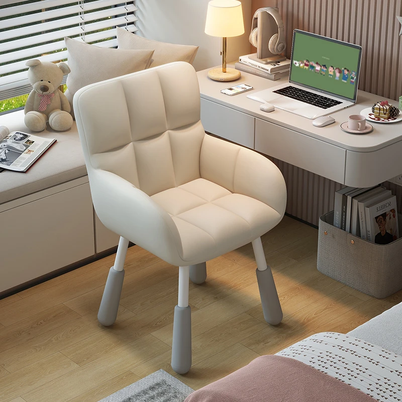 椅子女生卧室电脑椅家用书桌学习写字椅宿舍舒适久坐小型靠背凳子