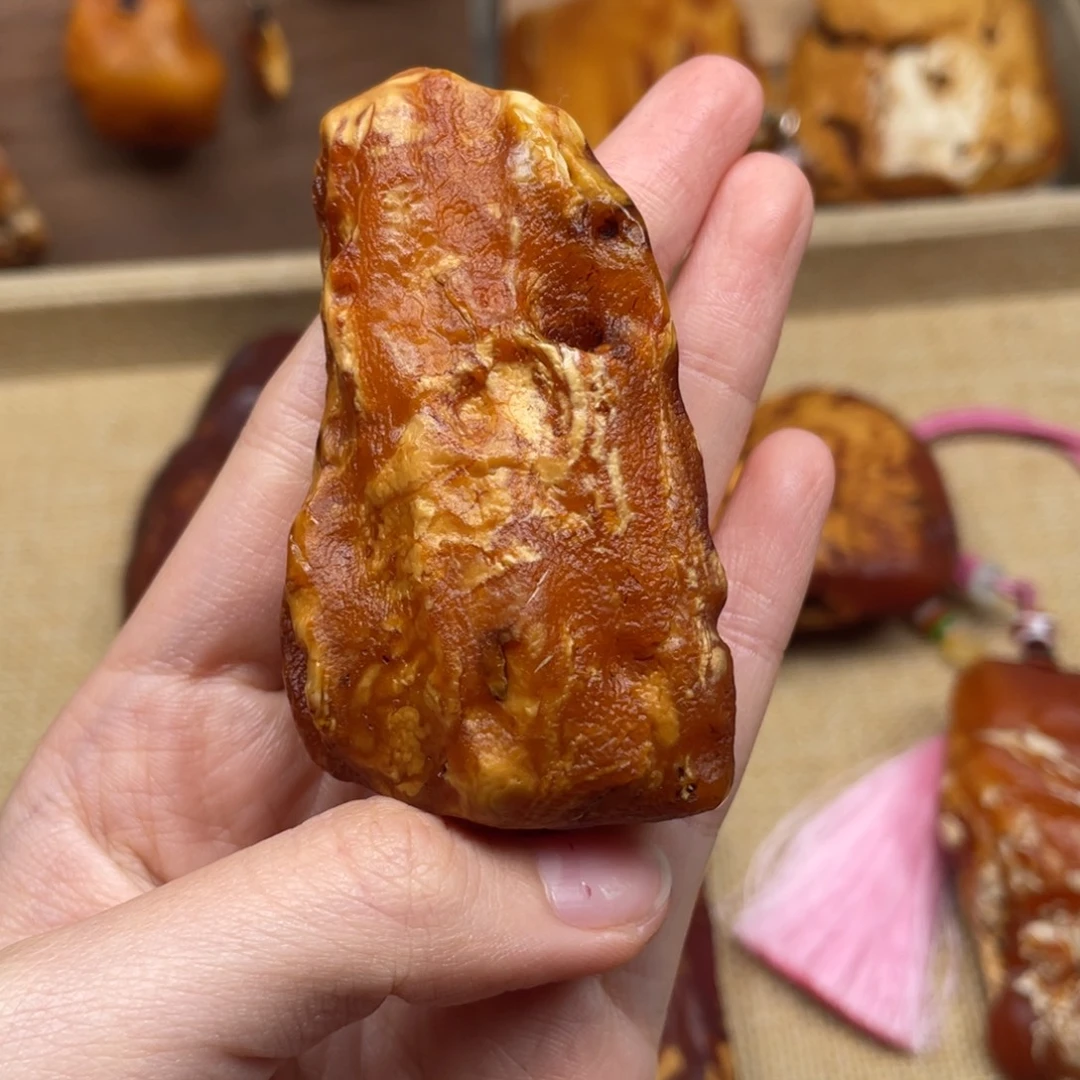 那***我琥珀未镶嵌珠宝奇石