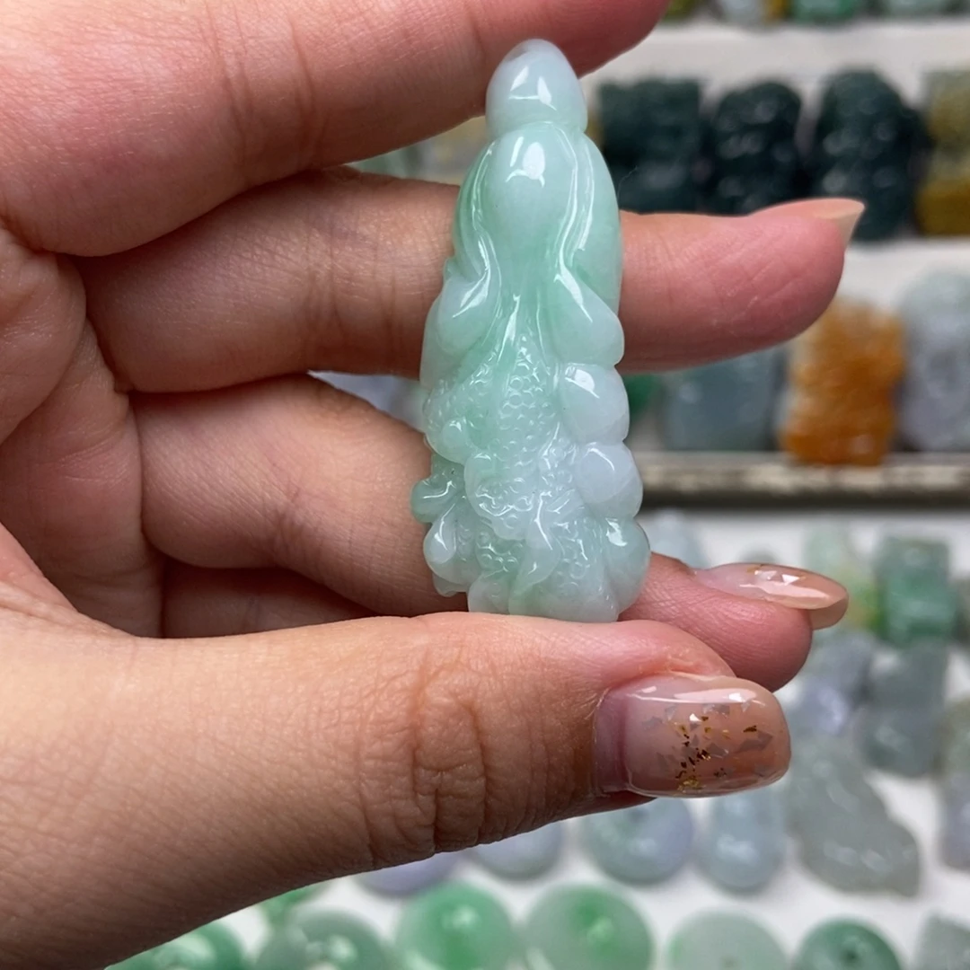 翡翠未镶嵌吊坠(赠链)