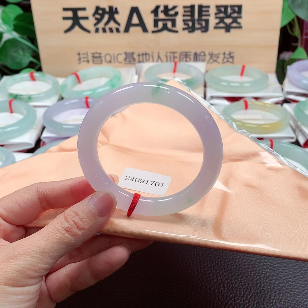 翡翠手镯（圆镯）未镶嵌天然A货翡翠手镯