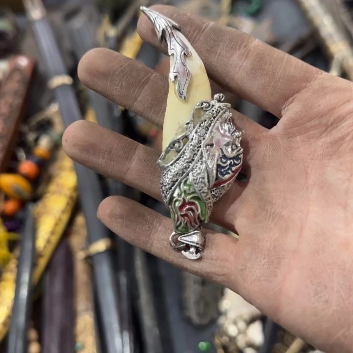 青花瓷器小盖子放漏