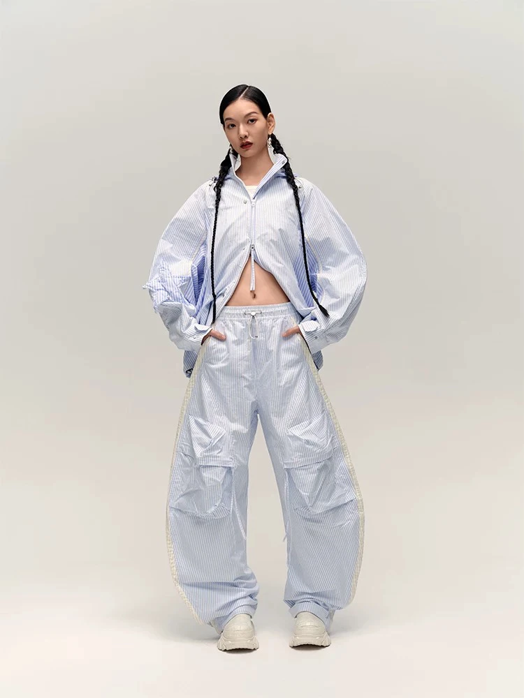 ANGEL CHEN陈安琪 SS25 蓝色条纹背包连帽双面穿风衣套装