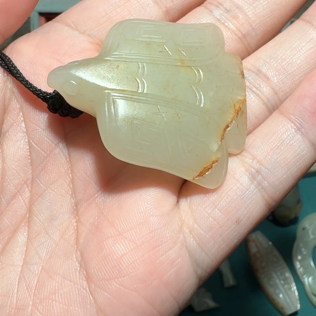 和田玉颈饰未镶嵌山**长