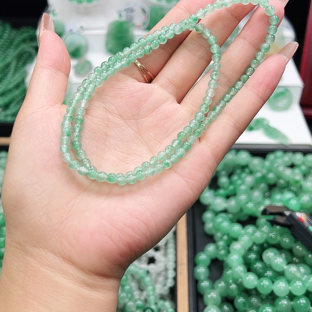 石英质玉（非洲翠）未镶嵌颈饰