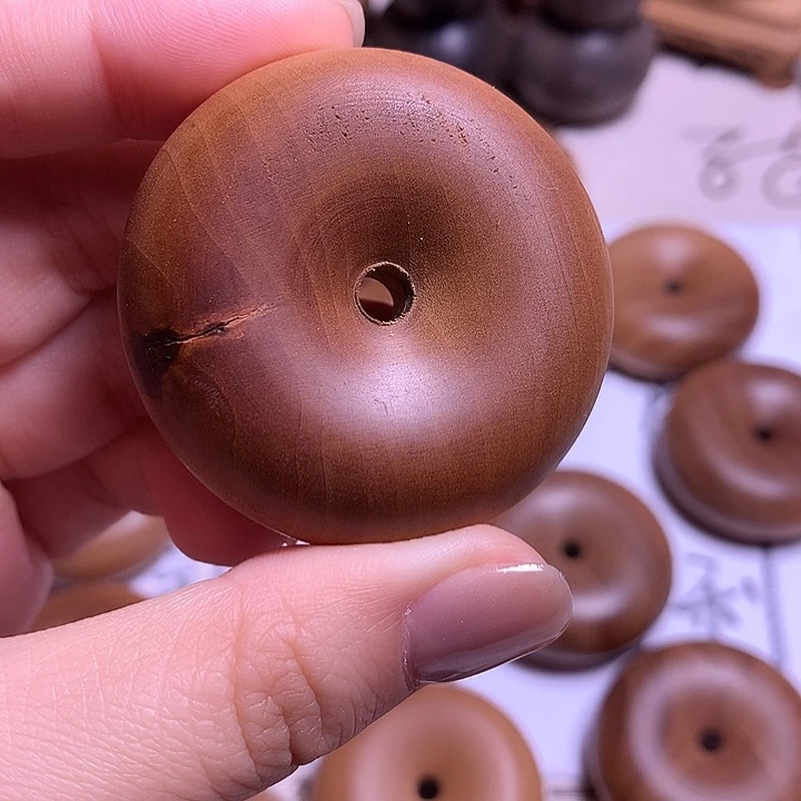 檀香木大平安扣瑕疵