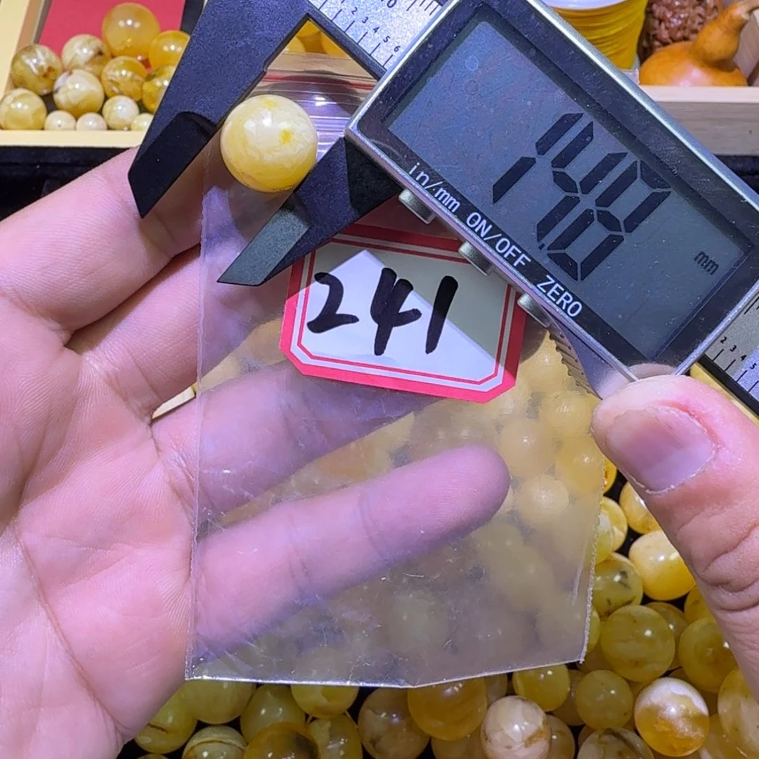哈****蜜蜡未镶嵌珠宝奇石