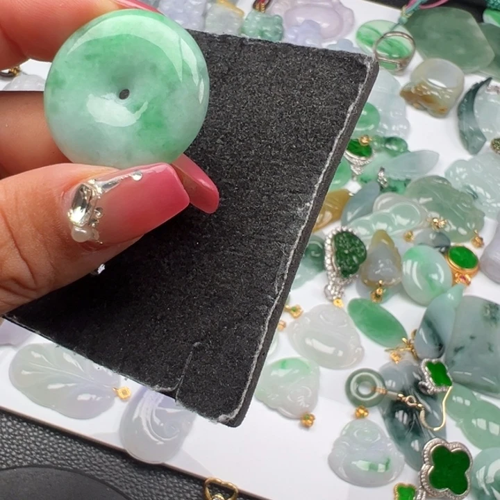 翡翠未镶嵌颈饰89