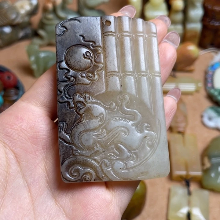 蛇纹石玉未镶嵌颈饰