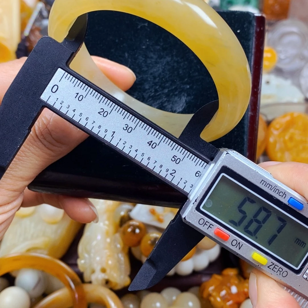 石英质玉未镶嵌颈饰