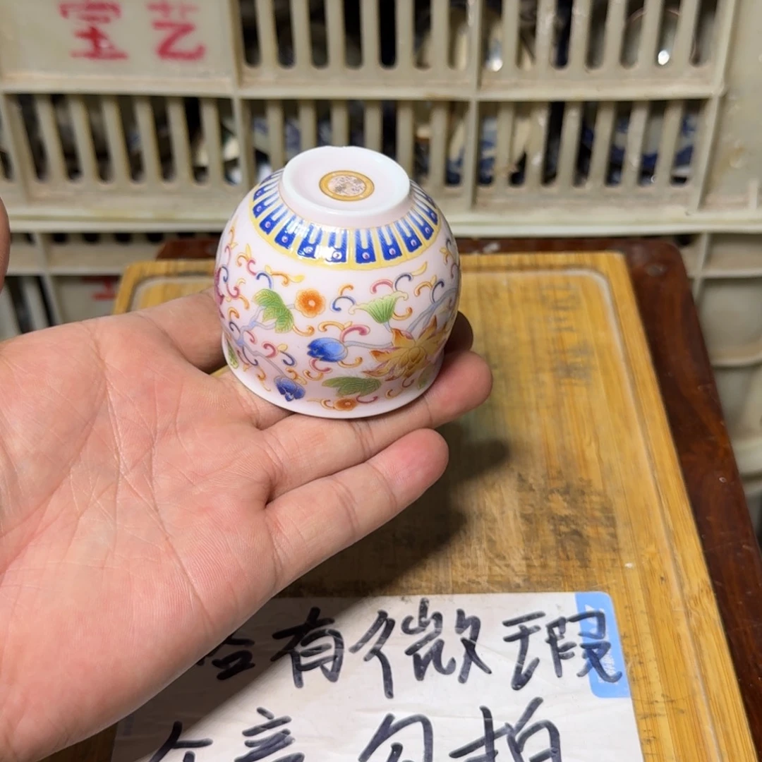 微瑕疵介意勿拍陶瓷器皿A881底部微瑕疵介意勿拍，水磨一下发货