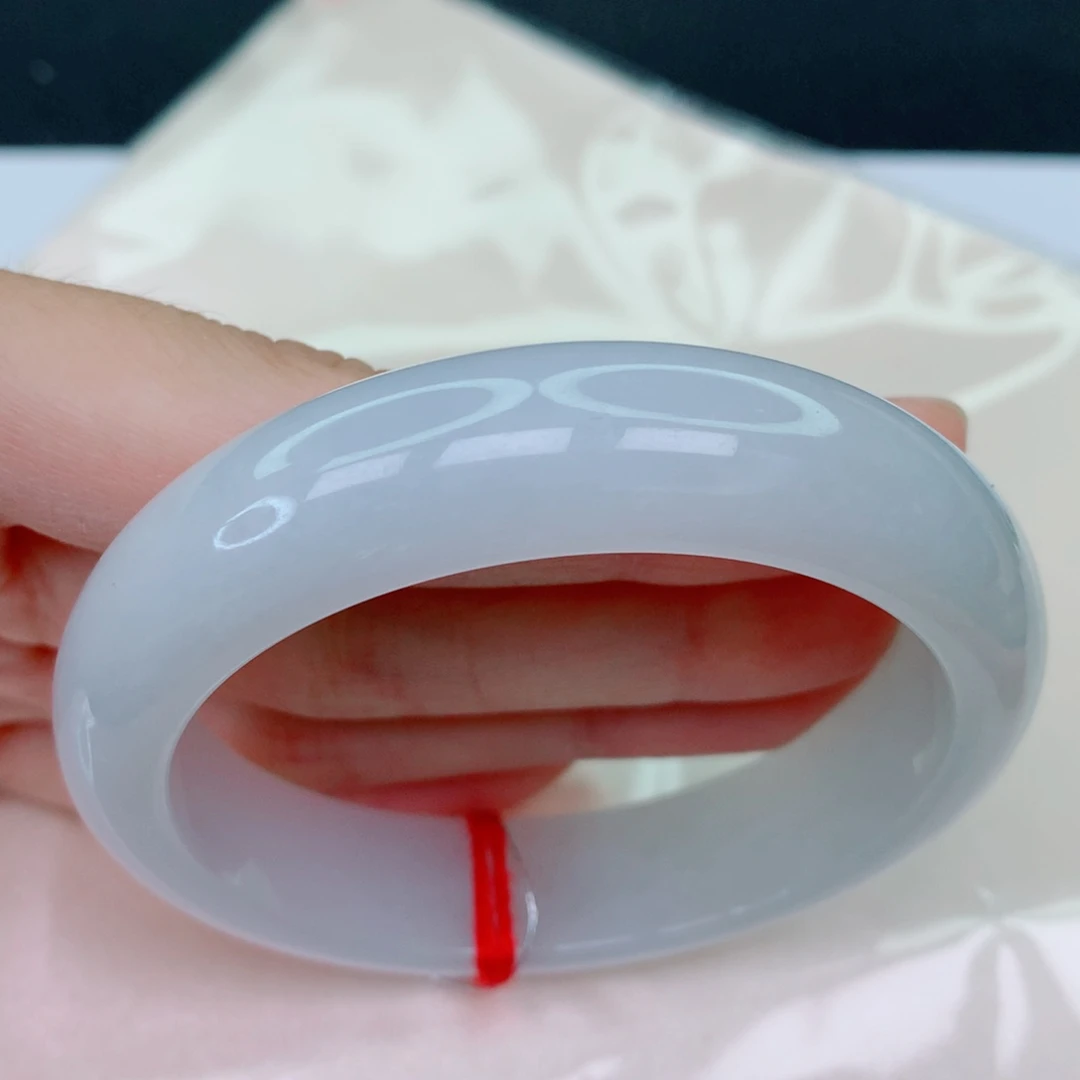 翡翠手镯未镶嵌53.8正圈，粉调细腻