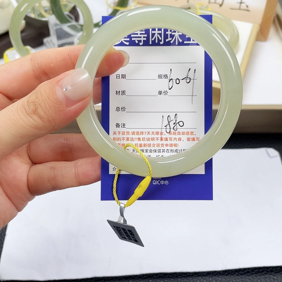 吉***师和田玉未镶嵌手镯
