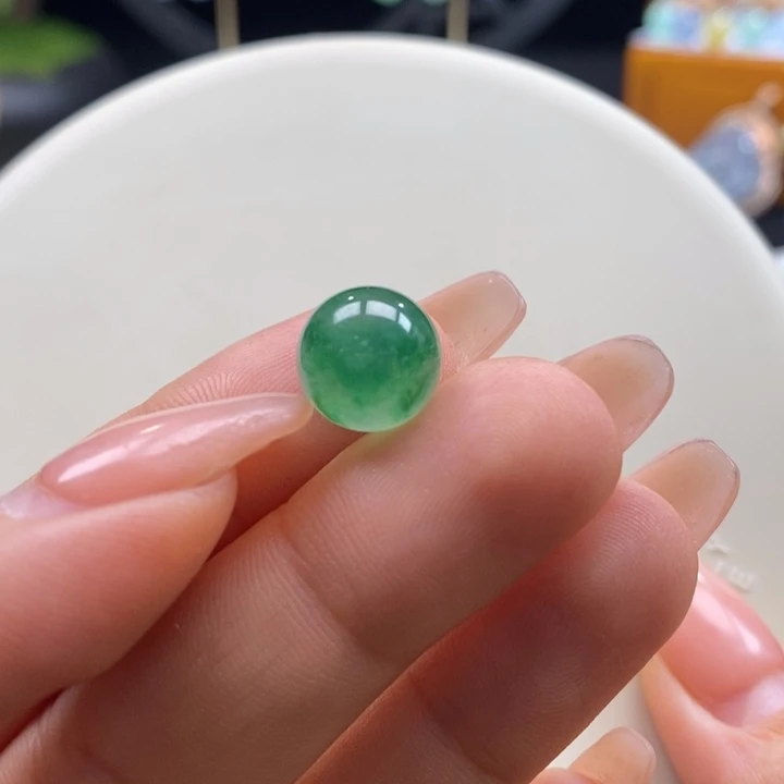 翡翠吊坠(不含链)未镶嵌翡翠高冰飘绿圆珠