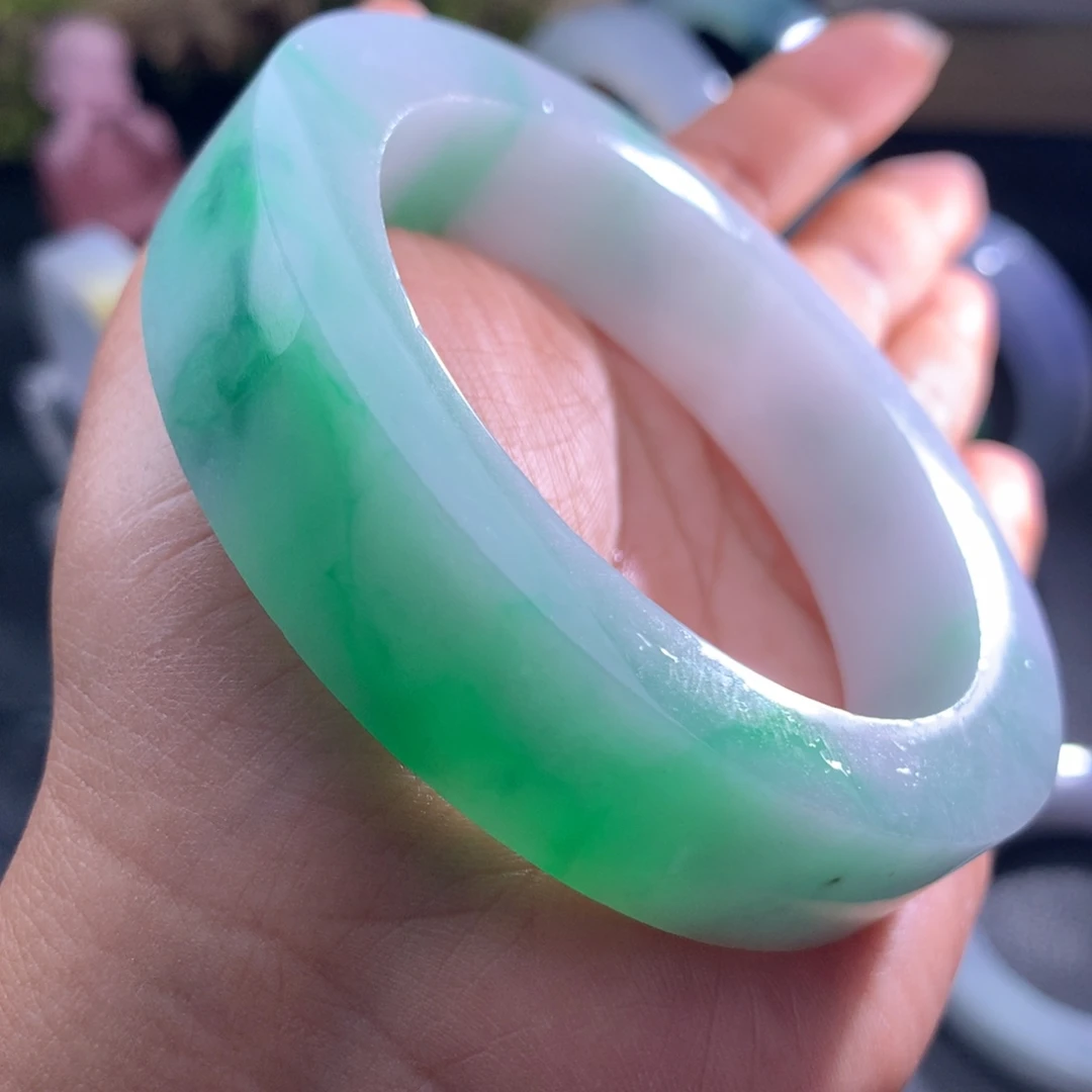 梁***生定制翡翠未镶嵌手镯