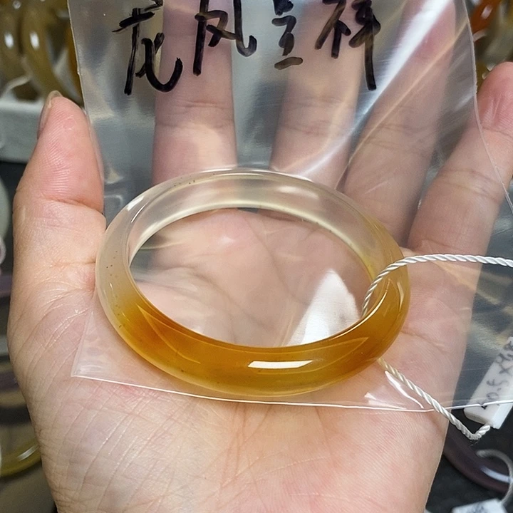 龙***祥未镶嵌玛瑙/玉髓珠宝半成品