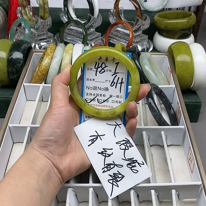 蛇纹石玉未镶嵌手镯