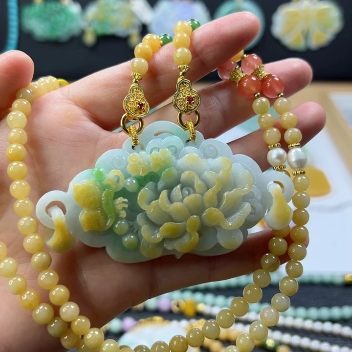 颈饰未镶嵌翡翠吊坠