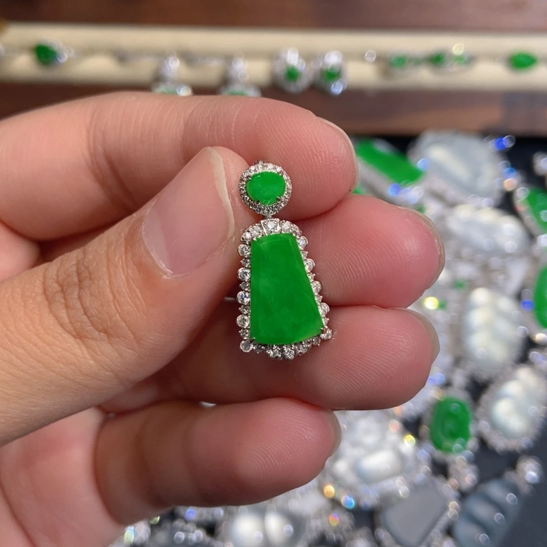 翡翠18K金镶嵌颈饰天然缅甸A货翡翠