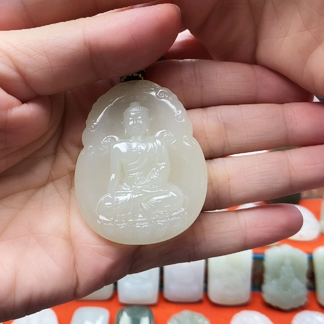 嘟***婆和田玉未镶嵌颈饰