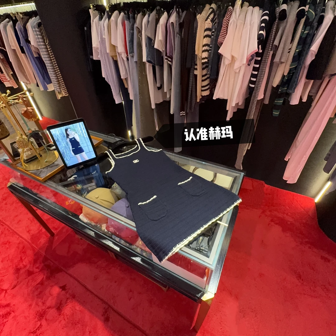 认准赫玛 SS25 凯旋门海军蓝针织迷你连衣裙#手绣logo#1523上新