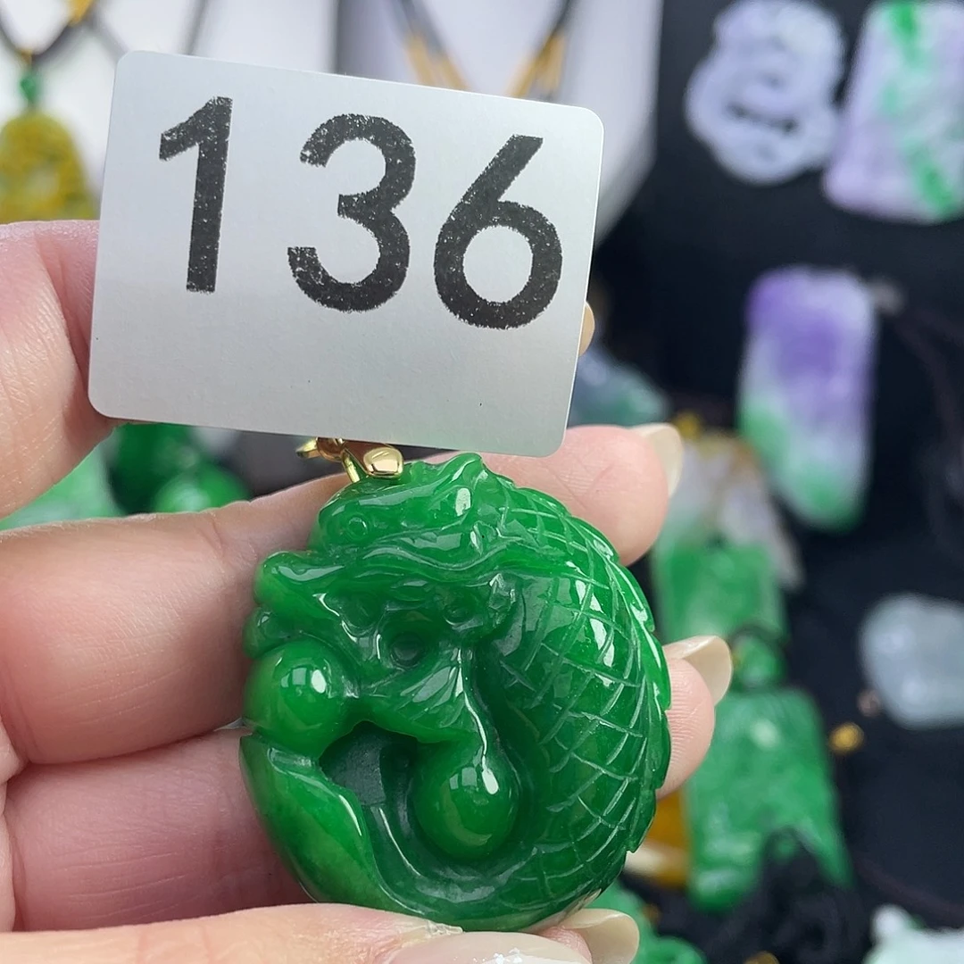 翡翠未镶嵌吊坠(赠链)