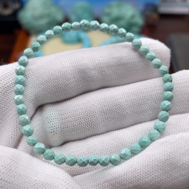 绿松石颈饰未镶嵌