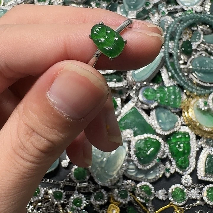 翡翠未镶嵌颈饰天然A货翡翠放漏