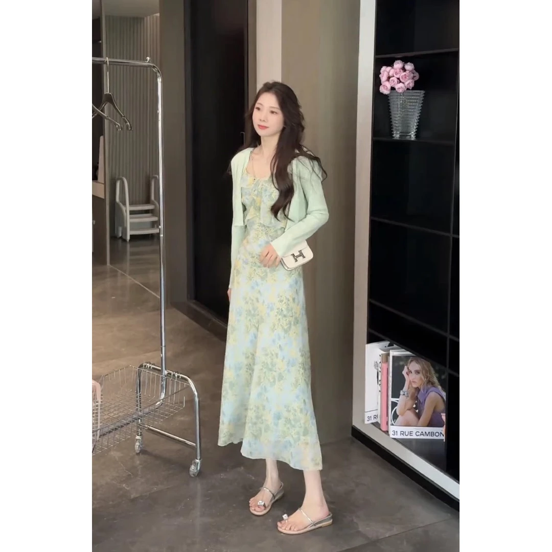 女生韩系ins衣服2025春季新款法式小飞袖碎花气质连衣裙搭防嗮针