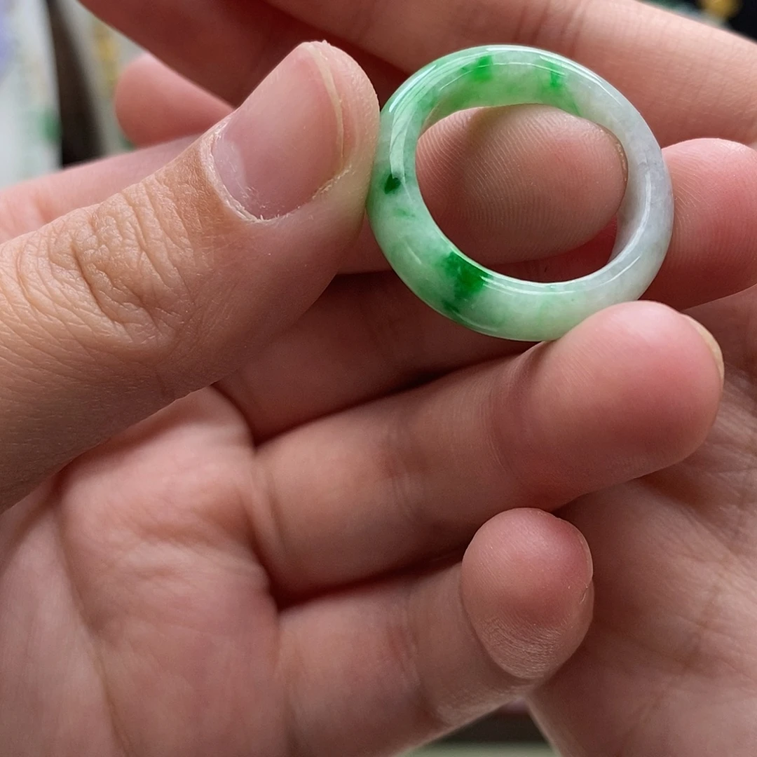 翡翠未镶嵌颈饰戒圈20