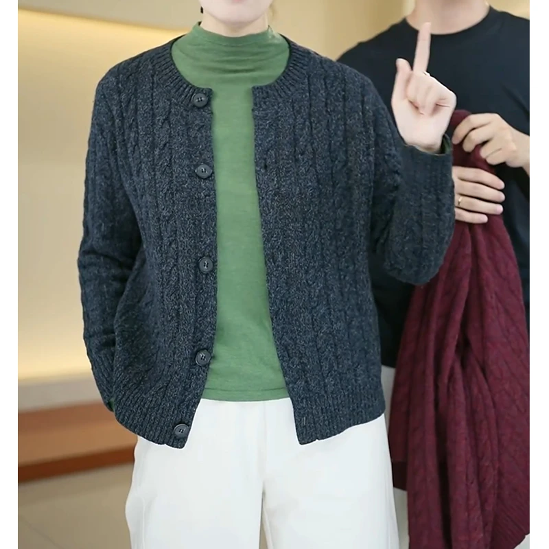 桑卡洛服饰直播间同款2025秋冬新款女装时尚休闲百搭针织纽扣外套