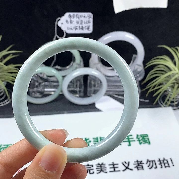 翡翠未镶嵌手镯35号。 59.4圈